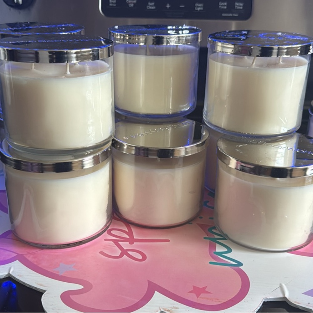 Recalled forbidden Bath & Body Works “Snowed In” 3 wick candles. *Per candle*